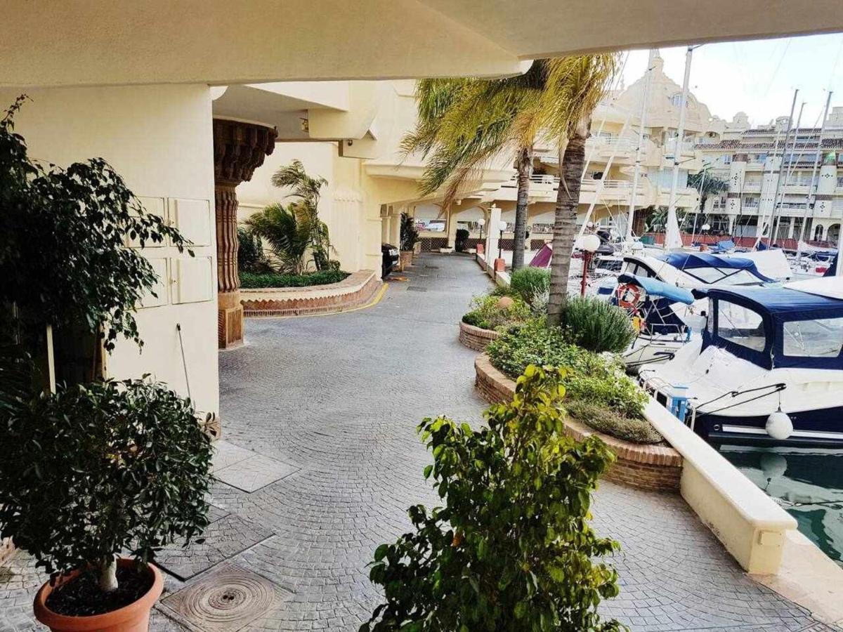 Lujoso Apartamento En De La Isla De Puerto Marina ベナルマデナ エクステリア 写真